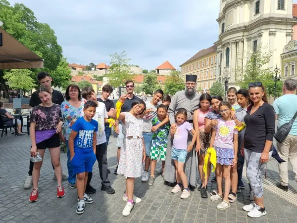 A jótettek ünnepe, Fülöp atyával Egerben