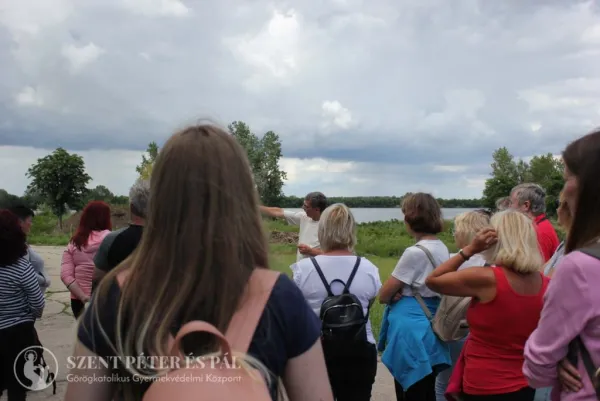 Nevelőszülők és Tanácsadók Abádszalóki Kalandjai a Tisza-tónál