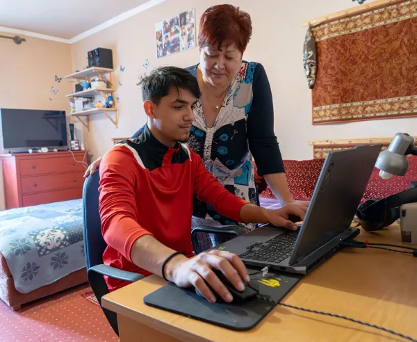 👨‍👩‍👧‍👦 Húsz év, huszonkét gyermek – egy nevelőszülő története